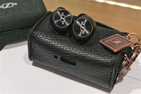 They're stable enough for light physical activity and their noise isolation performance is satisfactory enough for. SENNHEISER、ANC完全ワイヤレスイヤホンの75周年記念モデル『MOMENTUM True Wireless ...