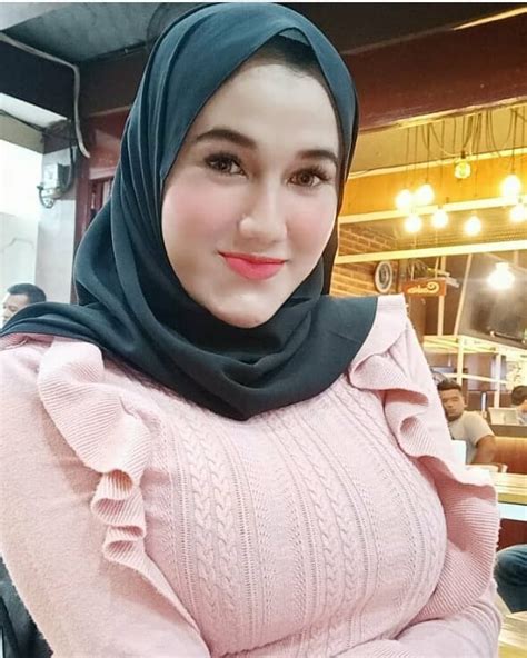 Gambar Mungkin Berisi 2 Orang Dekat Wanita Jilbab Cantik Hijab