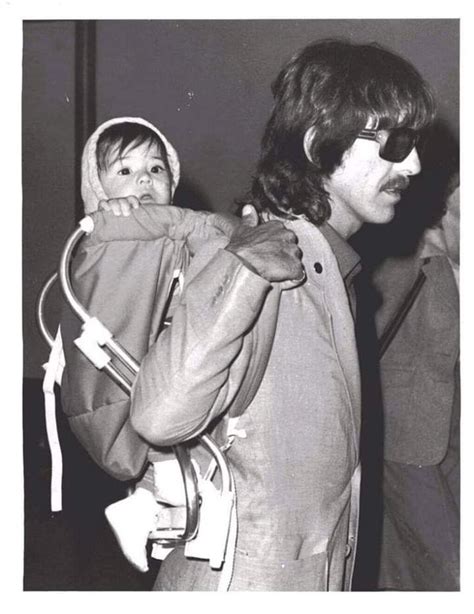 George Harrison y su pequeño hijo Dhani Beatles george George harrison The beatles