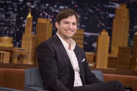 Ashton kutcher is an actor, investor, entrepreneur, producer and philanthropist. Ashton Kutcher zeigt Sohn Dimitri - und beweist Humor ...