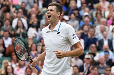 Hurkacz upsets medvedev to fill out quarterfinals. Berrettini soffre ma batte Auger-Aliassime: è una storica ...