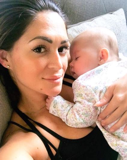Casey Batchelor Praised For Showing Off Mum Tum Entertainment Daily