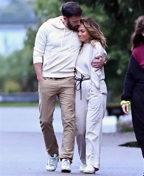 Jennifer Lopez And Ben Affleck Snuggle Up During Walk In The Hamptons