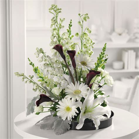 Order now to get best discounts on fresh cake, gifts and flowers with same day delivery, midnight delivery, fixed time delivery options. Black & White Style :: Smiths Flowers
