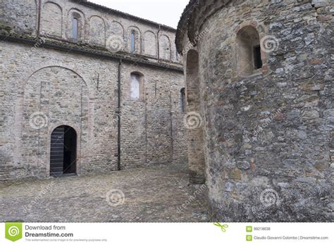 Alle informationen für die vorbereitung ihrer reise nach piacenza. Vigolo Marchese Piacenza, Italien: Mittelalterliche Kirche ...
