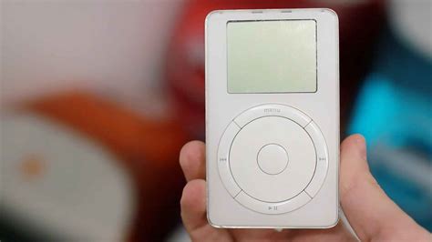 23 De Octubre De 2001 Apple Lanza El Primer Ipod