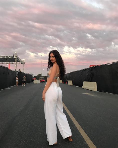 Pin By Taylor Parsons On Style In 2019 Sabrina Claudio Fashion