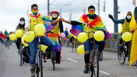 35 видео нет просмотров обновлен 15 нояб. En bicicleta se vivió el Orgullo LGBTQ en Colonia ...
