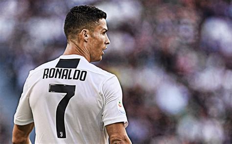 Cristiano Ronaldo Football 4k 377 Wallpaper Gambaran