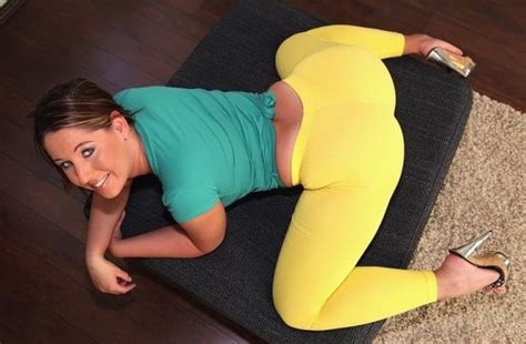 MILF With A Big Butt In Yellow Yoga Pants Girls In Yogapants