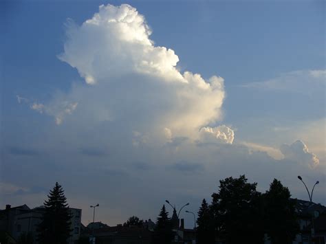 Lightnings, tornadoes, strong winds, heavy precipitation and low and high air temperatures. Burze wewnątrzmasowe | Polscy Łowcy Burz - Skywarn Polska