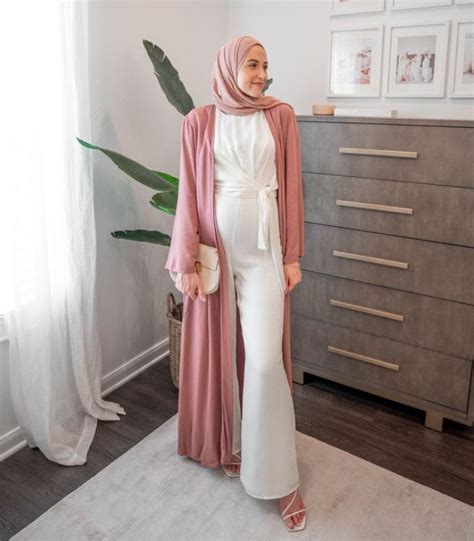 11 Outfit Hijab Ibu Hamil Muda Agar Tampil Simple Dan Fashionable