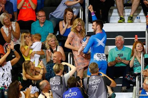 chris pritchard proposes to girlfriend after finishing commonwealth games race hello