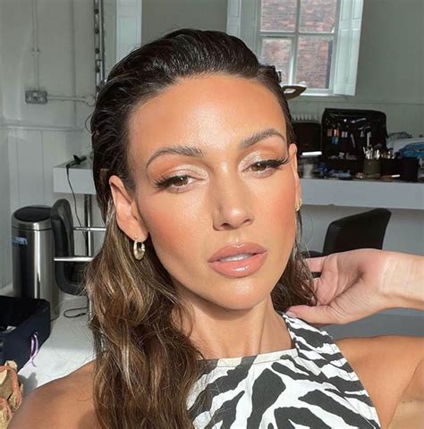 Michelle Keegan Sports ‘jlo Hair And Makeup In Rare Selfie Using £14 Blusher Ok Magazine