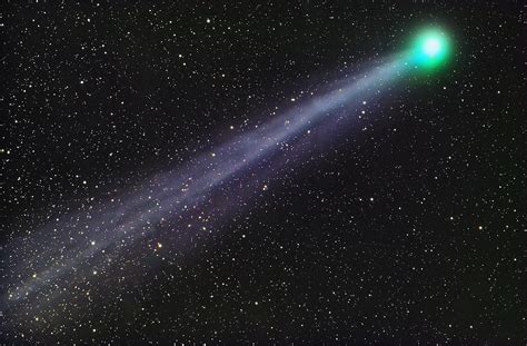 A Rare Green Comet Will Pass The Earth Tonight Boing Boing