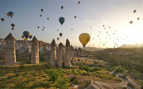 Une expérience à couper le souffle. Cappadoce: nos spots pour admirer les montgolfières loin ...