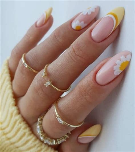 Beautiful Flower Nails Design With Short Almond Nail Shape You Can Try