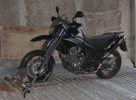 Die garage wurde aus c25/30 wu ortbeton in sichtbetonqualität erstellt. Doppelparker Garage Motorrad Standsicherung | Doppelparker ...