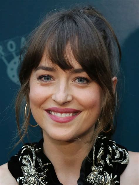 dakota johnson net worth and estimated salary from fifty shades