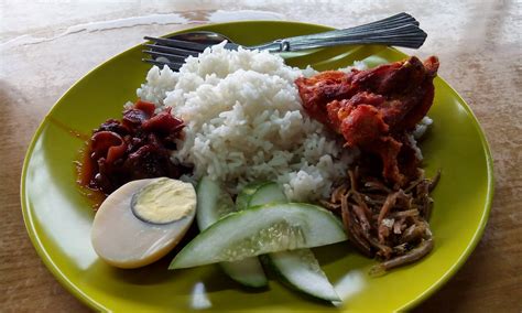 Coastal park ii 533, jalan ujong pasir, 75050 melaka, melaka; Ado Den Kisah!!!: Nasi Lemak Lereh, Melaka