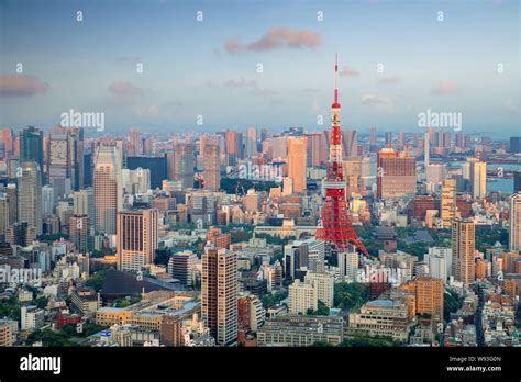 Japan Tokyo Skyline Hi Res Stock Photography And Images Alamy