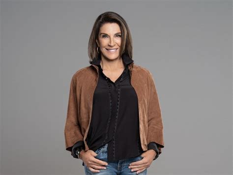 hgtv orders 10 new episodes of hit series ‘tough love with hilary farr warner bros discovery
