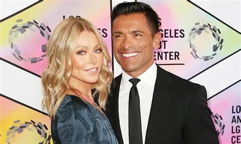 Kelly Ripa Gets Fans Talking With Selfie With Mark Consuelos Describing