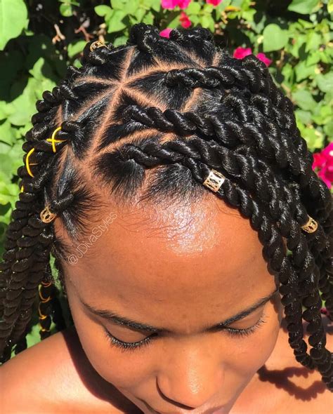 This is a trendy, relaxed style that you can wear anywhere. easy natural hairstyles #easynaturalhairstyles | Twist ...