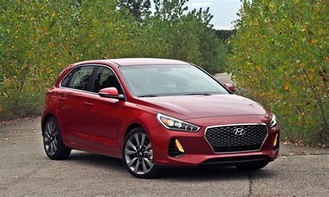 Several options such as a panoramic sunroof, ventilated seating, navigation, and so on are available for the gt sport. 2018 Hyundai Elantra GT Pros and Cons at TrueDelta: 2018 ...