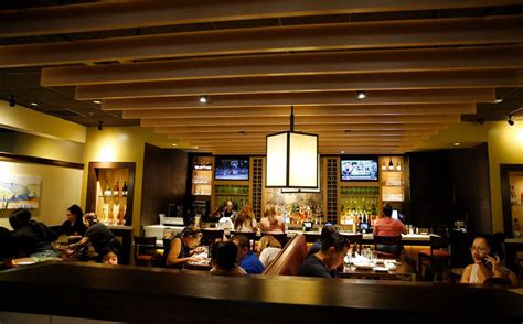 With over 800 restaurants across the us the main duties of a service assistant/busser include keeping the dining room and serving area the kitchen staff at olive garden are just as important as the service staff, as they work hard. New Olive Garden planted in Oak Cliff marks restaurant ...