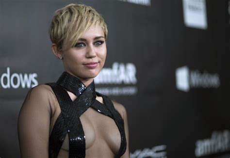 Is Miley Cyrus Dead Fans React On Twitter After Facebook Death Hoax