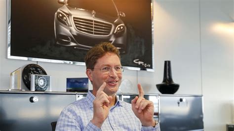 Weltpremiere des Mercedes Benz EQC Entwicklungschef Källenius Kosten