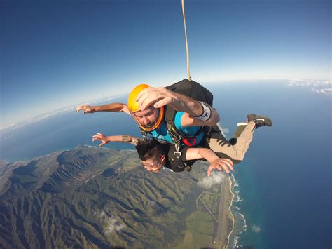 Skydiving In North Shore Hawaii Travel Natural Landmarks Landmarks
