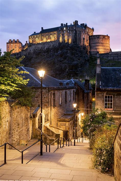 Vennel To Edinburgh Castle Edinburgh Castle Beautiful Places To