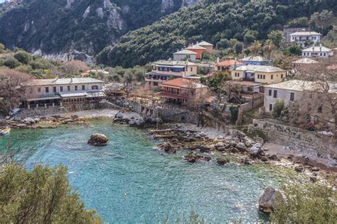 Εκτός από τη διάρρηξη, ο 34χρονος είχε κλέψει και τη μηχανή από μια 51χρονη! Νταμούχαρη Πήλιο - Αργυρούλα Nταμούχαρη Studios Πήλιο ...