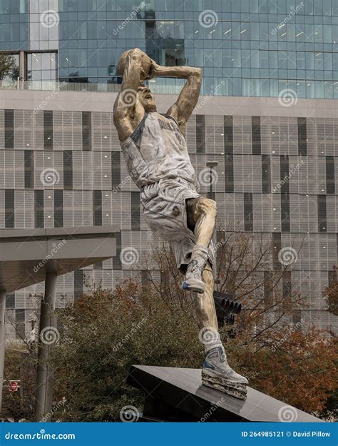 Dirk Nowitzki Statue By Omri Amrany In Front Of The American Airlines
