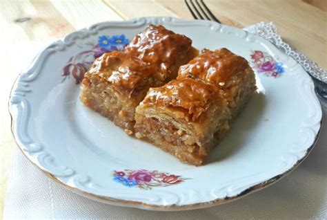 Kıyır Kıyır Ev Baklavası Tarifi YemekEv com