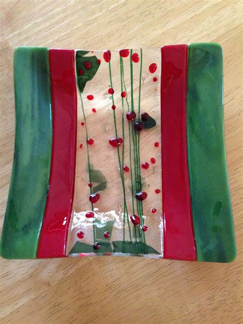5 1 2 Inch Christmas Candy Dish Using Bullseye Holly Berry Glass By Kim Natwig Fused Glass