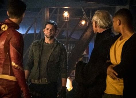 2 Night 4 Way Arrowverse Crossover Event Crisis On Earth X On The Cw