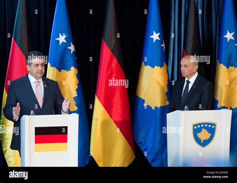 Pristina Kosovo 13th Apr 2017 German Minister Of Foreign Affairs
