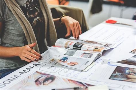 Newspaper Vs Magazine Similarities And 10 Differences With Table