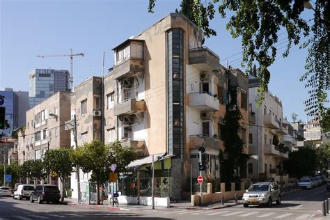 In tel aviv, bauhaus architecture gained a foothold, as there was no real entrenched architectural style. Bauhaus + Tel Aviv = Weiße Stadt | Sirenen & Heuler