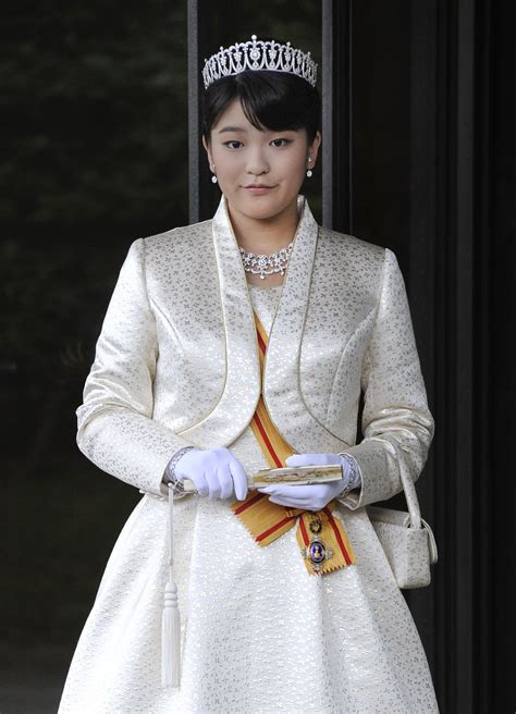 Who Is Princess Mako Japanese Emperor Akihitos Granddaughter To Become A Commoner After