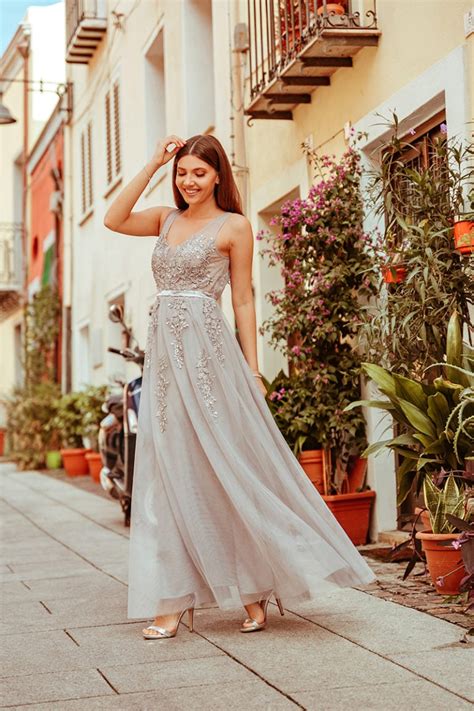Gorgeous Wedding Guest Dresses For Spring Summer