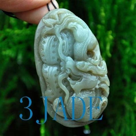 Natural Hetian Nephrite Jade Chinese Dragon Amulet Pendant Carving