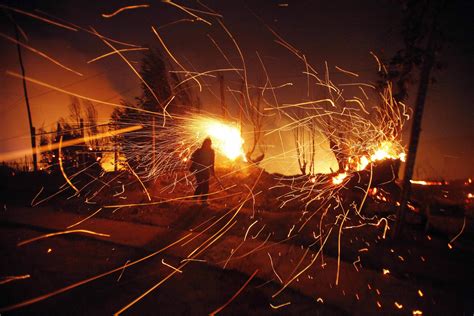Thousands Flee As Deadly Fire Sweeps Into Chiles Valparaiso Nbc News