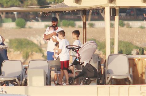 Δείτε την ολυμπία χοψονίδου να κάνει θαλάσσια σπορ σε προχωρημένη εγκυμοσύνη! Η Ολυμπία Χοψονίδου μας δείχνει πώς μπορούμε να φορέσουμε ...