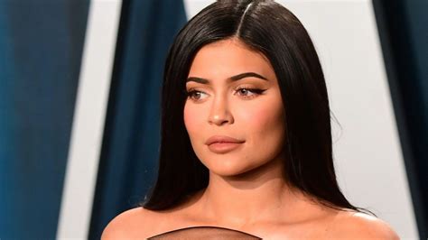 Its Just Crazy Kylie Jenner Struggles With Postpartum Depression