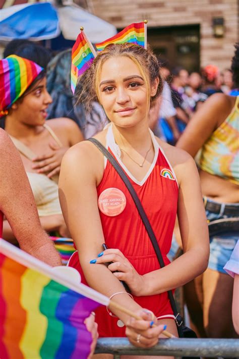 51 Photos That Capture The Joy Of Nyc’s Pride Parade Repeller Cute Mom Jeans Nyc Pride Parade