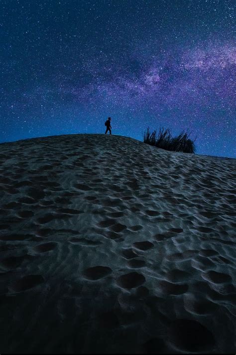 Download Wallpaper 800x1200 Man Loneliness Alone Sand Starry Sky Iphone 4s4 For Parallax Hd